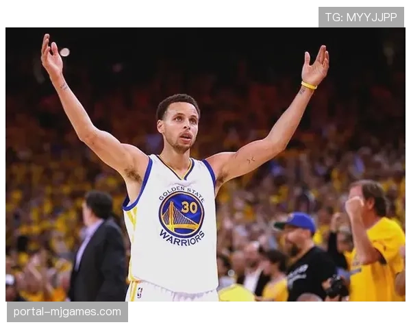 斯蒂芬·库里命中职业生涯第3500记三分球